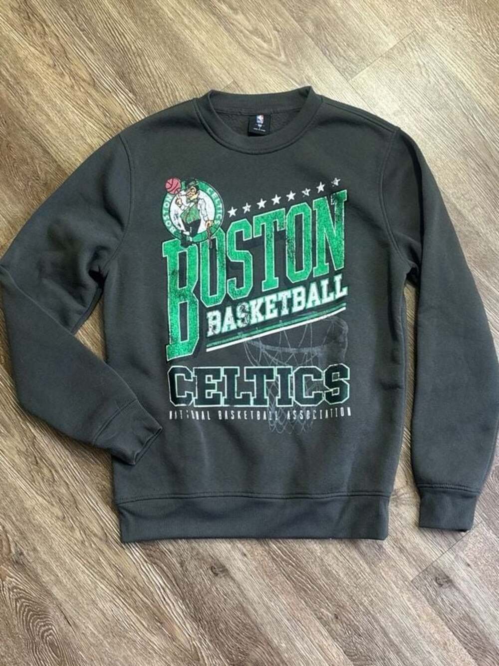 NBA Boston Celtics Distressed Graphics Dark Gray Crewneck Sweatshirt Size Small